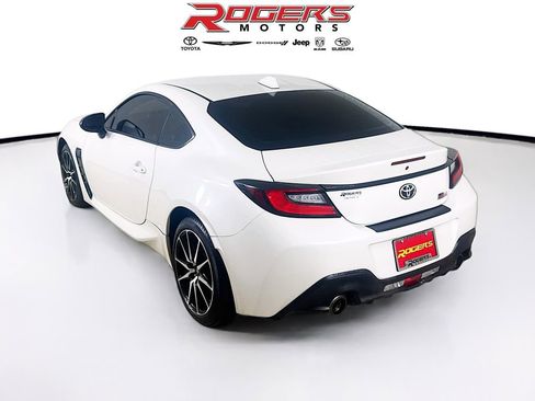 Certified 2025 Toyota GR86 w/ ALL Weather Mat Package (TMS) image 5