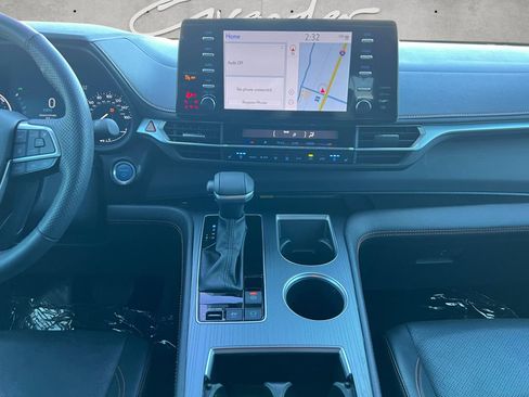 Used 2024 Toyota Sienna XSE image 3