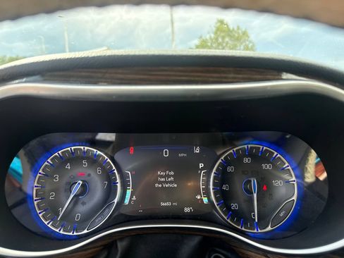 Used 2021 Chrysler Pacifica Limited w/ Premium & Safety Sphere Group AWD/4WD image 17