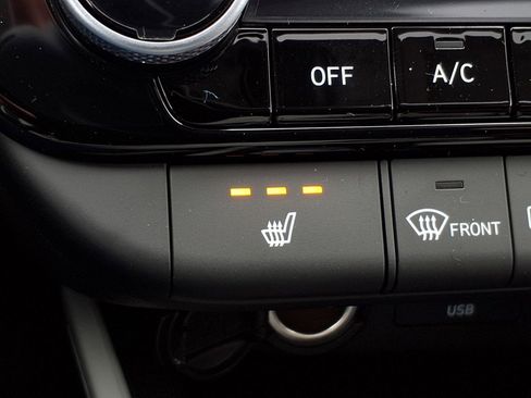 Certified 2025 Hyundai Elantra Limited image 9