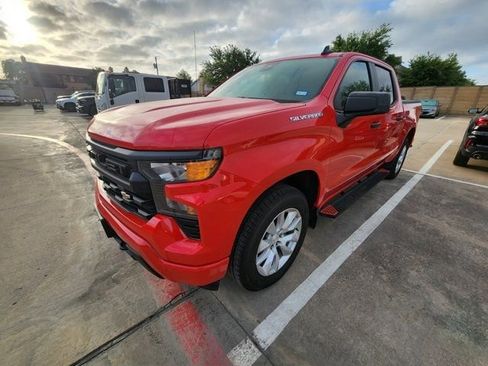 Used 2024 Chevrolet Silverado 1500 Custom image 3