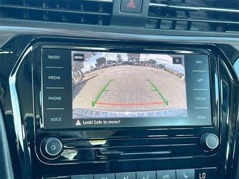 Used 2020 Volkswagen Passat 2.0T SEL image 16