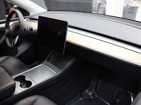 Used 2024 Tesla Model Y Long Range image 22