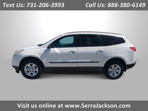 Used 2011 Chevrolet Traverse LS image 1