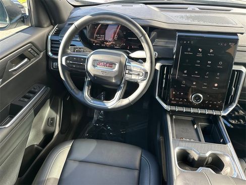 Used 2024 GMC Acadia Elevation image 18