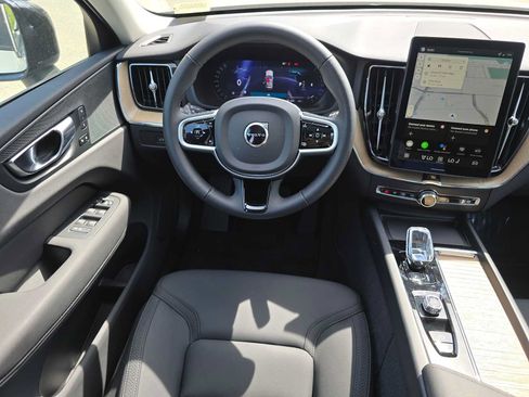Used 2026 Volvo XC60 B5 Core AWD/4WD image 17