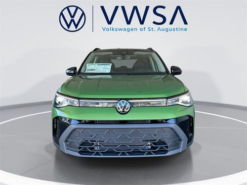 New 2026 Volkswagen Taos SE image 2
