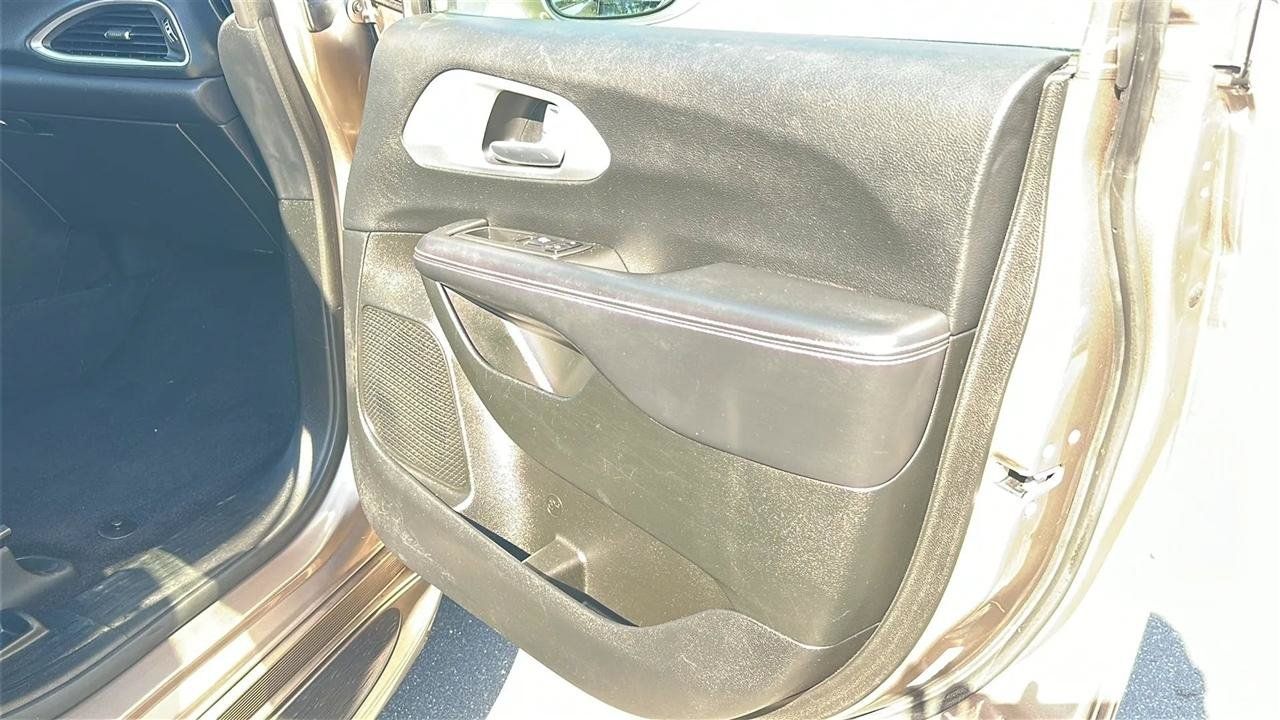 Used 2018 Chrysler Pacifica Touring Plus w/ S Appearance Package FWD image 33