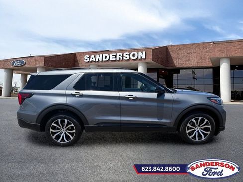 Certified 2025 Ford Explorer ST-Line AWD/4WD image 2
