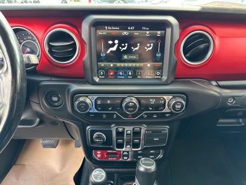 Used 2020 Jeep Gladiator Rubicon AWD/4WD image 13