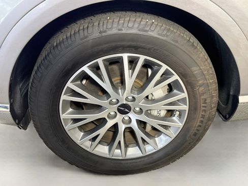 Used 2025 Genesis GV80 2.5T Standard AWD/4WD image 14