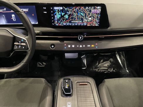 Used 2023 Nissan Ariya AWD image 17