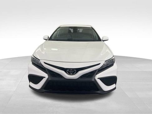 Used 2021 Toyota Camry SE image 2