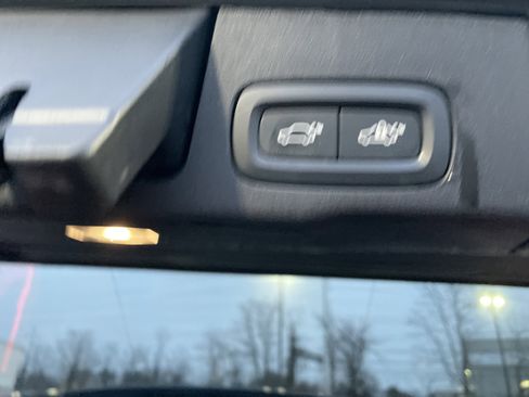 Used 2025 Volvo XC60 B5 Plus image 27