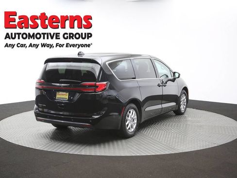 Used 2023 Chrysler Pacifica Touring-L FWD image 42
