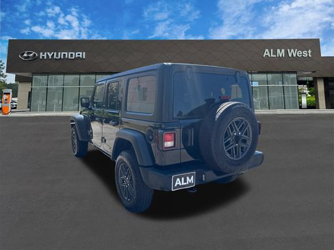 Used 2025 Jeep Wrangler Unlimited Sport AWD/4WD image 7