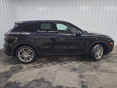 Used 2022 Porsche Cayenne image 2