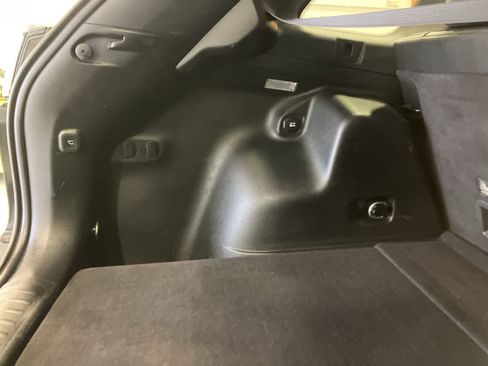 Used 2019 Jeep Cherokee Latitude Plus w/ Comfort/Convenience Group image 31