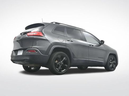 Used 2016 Jeep Cherokee Latitude FWD image 35