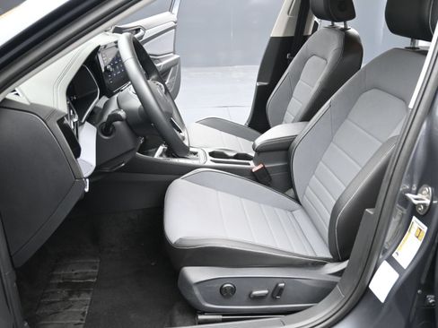 Used 2026 Volkswagen Jetta SE FWD image 22