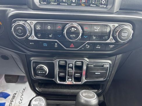 Used 2022 Jeep Wrangler Unlimited Sahara image 15