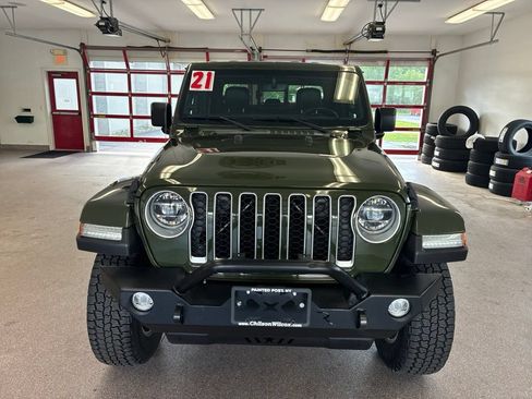 Used 2021 Jeep Gladiator Overland w/ Popular Equipment Package AWD/4WD image 2