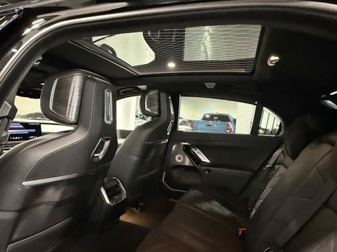 Used 2023 BMW i7 xDrive60 image 82