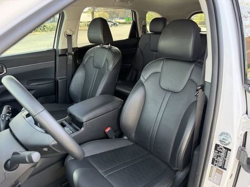 Certified 2025 Kia Sorento S image 11