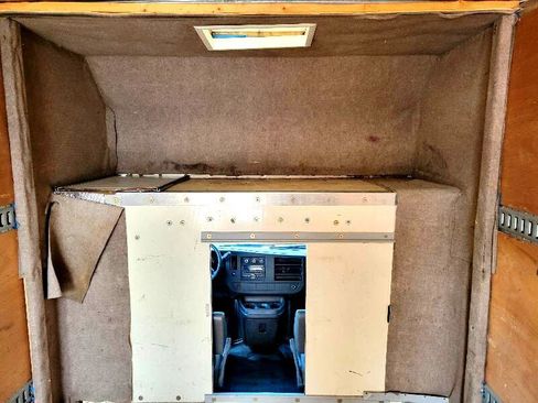 Used 2014 Chevrolet Express 4500 Extended image 19