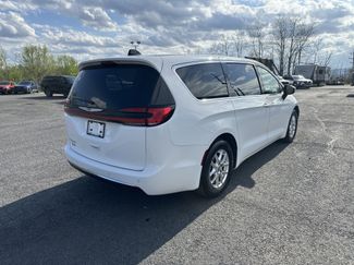 Used 2023 Chrysler Pacifica Touring-L video 3