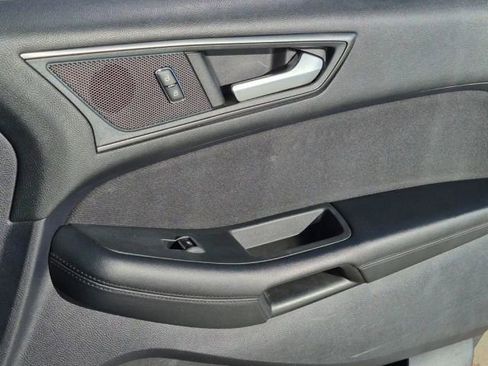 Used 2019 Ford Edge SE image 25