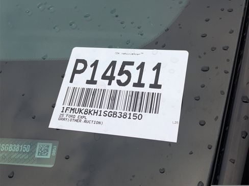 Used 2025 Ford Explorer ST-Line w/ ST-Line Street Pack image 5