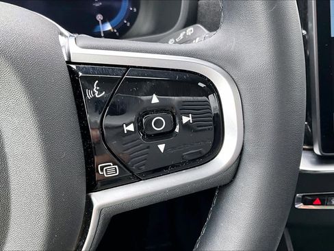 Used 2025 Volvo XC90 B6 Plus image 21