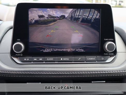 Used 2023 Nissan Rogue SV image 5