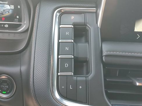 Used 2024 GMC Yukon AT4 w/ Technology Package AWD/4WD image 18