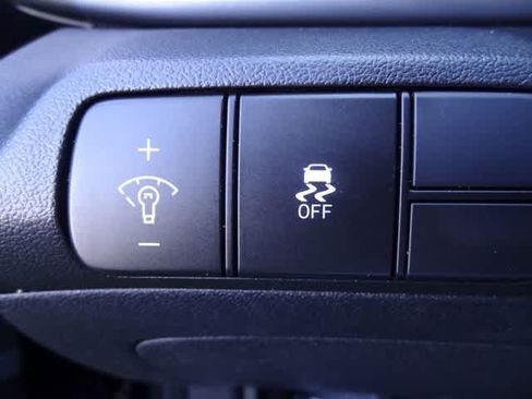 Used 2024 Hyundai Elantra SEL FWD image 15