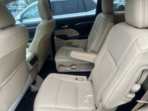 Used 2019 Toyota Highlander Limited Platinum AWD/4WD image 10