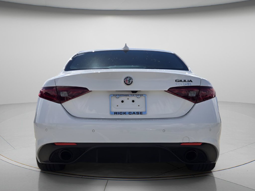 Used 2019 Alfa Romeo Giulia w/ Quick Order Package 22K Sport RWD image 7