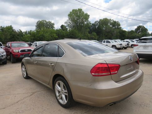 Used 2015 Volkswagen Passat TDI SE image 7