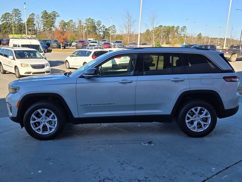 Used 2022 Jeep Grand Cherokee Limited image 4