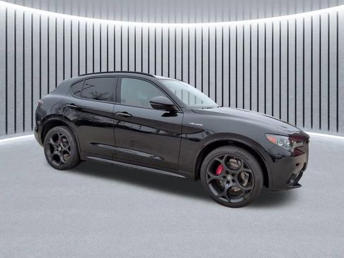 Used 2024 Alfa Romeo Stelvio Veloce image 2
