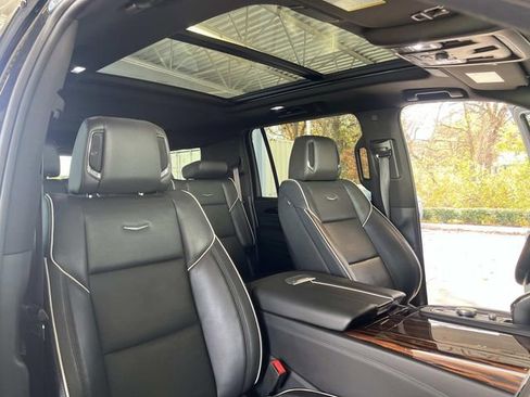 Used 2023 Cadillac Escalade ESV Premium Luxury image 28