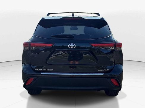 Used 2023 Toyota Highlander XLE AWD/4WD image 7