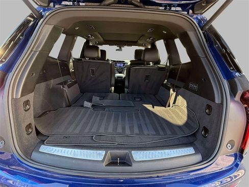 Used 2025 Cadillac XT6 Premium Luxury image 17