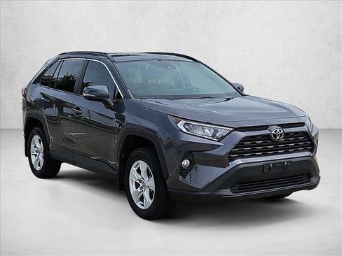 Used 2021 Toyota RAV4 XLE w/ Convenience Package FWD image 3