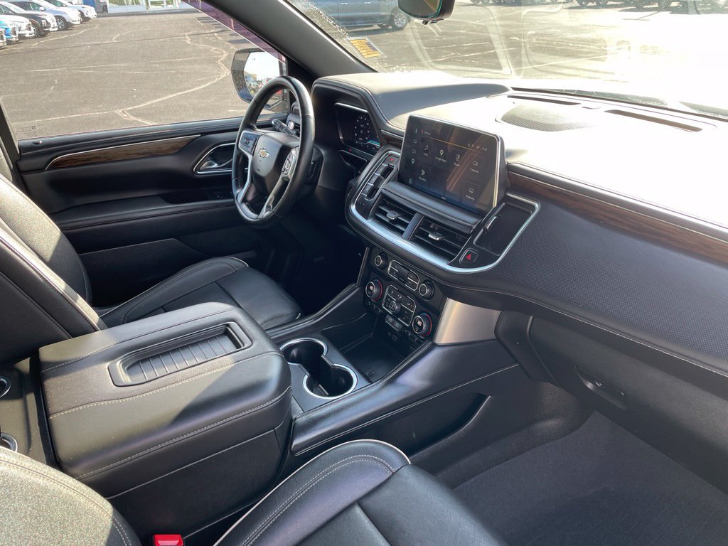 Used 2023 Chevrolet Suburban Premier w/ Premium Package AWD/4WD image 27