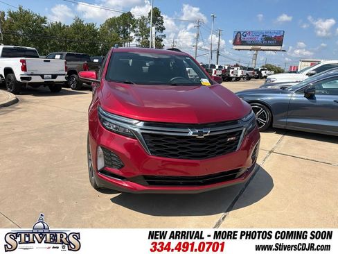 Used 2023 Chevrolet Equinox RS w/ LPO, Floor Liner Package FWD image 3