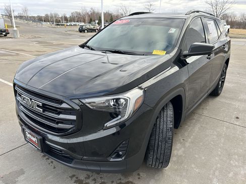 Used 2020 GMC Terrain SLT w/ Preferred Package image 3