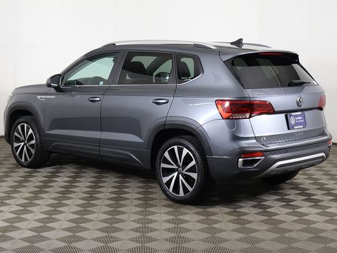 Used 2023 Volkswagen Taos SE FWD image 8