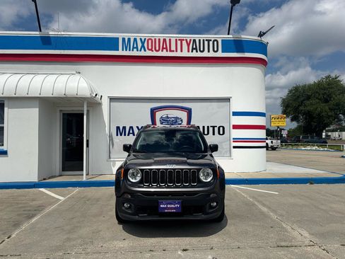 Used 2018 Jeep Renegade Latitude AWD/4WD image 8